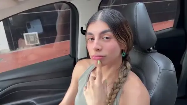 Amateur blowjob, she sucks his cock and he cum in mouth